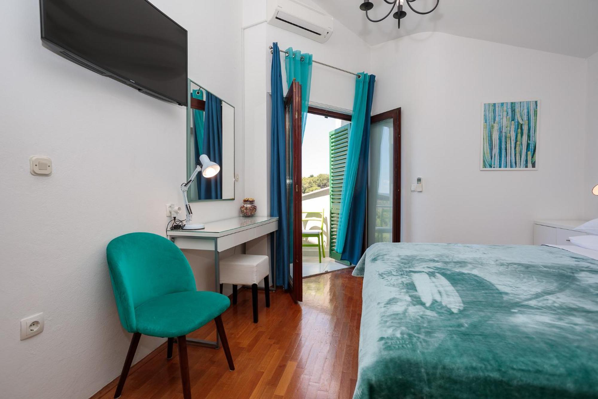 Apartments Delfin Krk Town Bagian luar foto