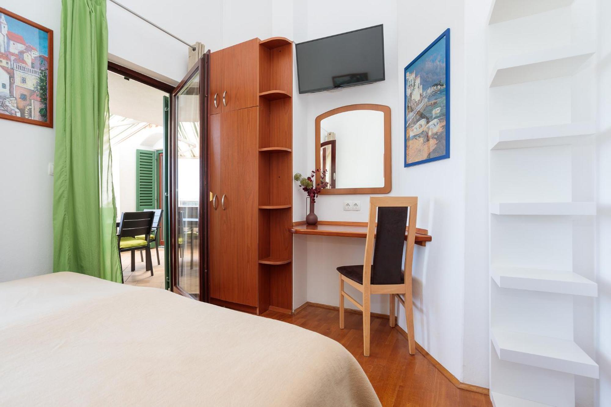 Apartments Delfin Krk Town Bagian luar foto