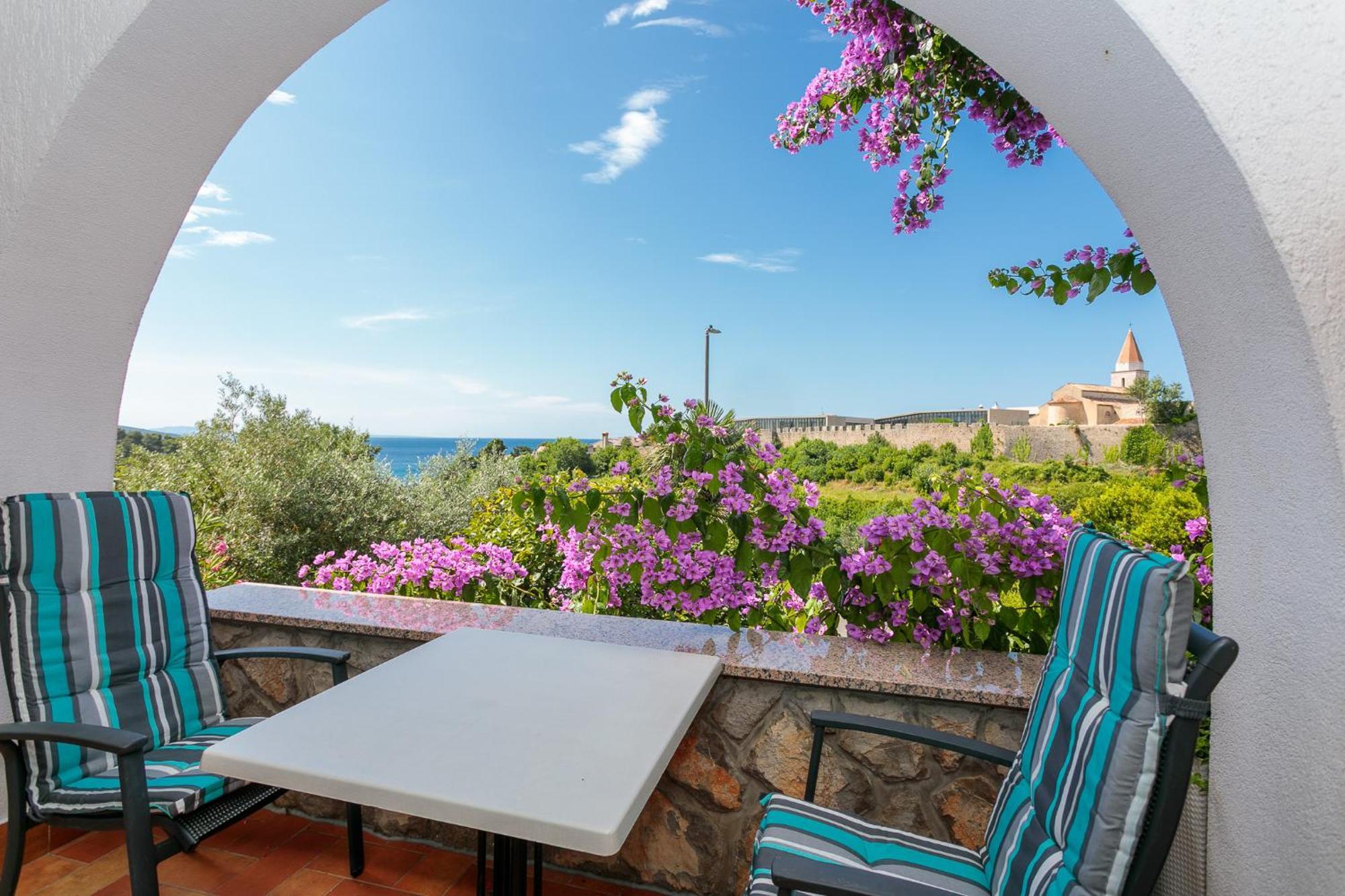 Apartments Delfin Krk Town Bagian luar foto