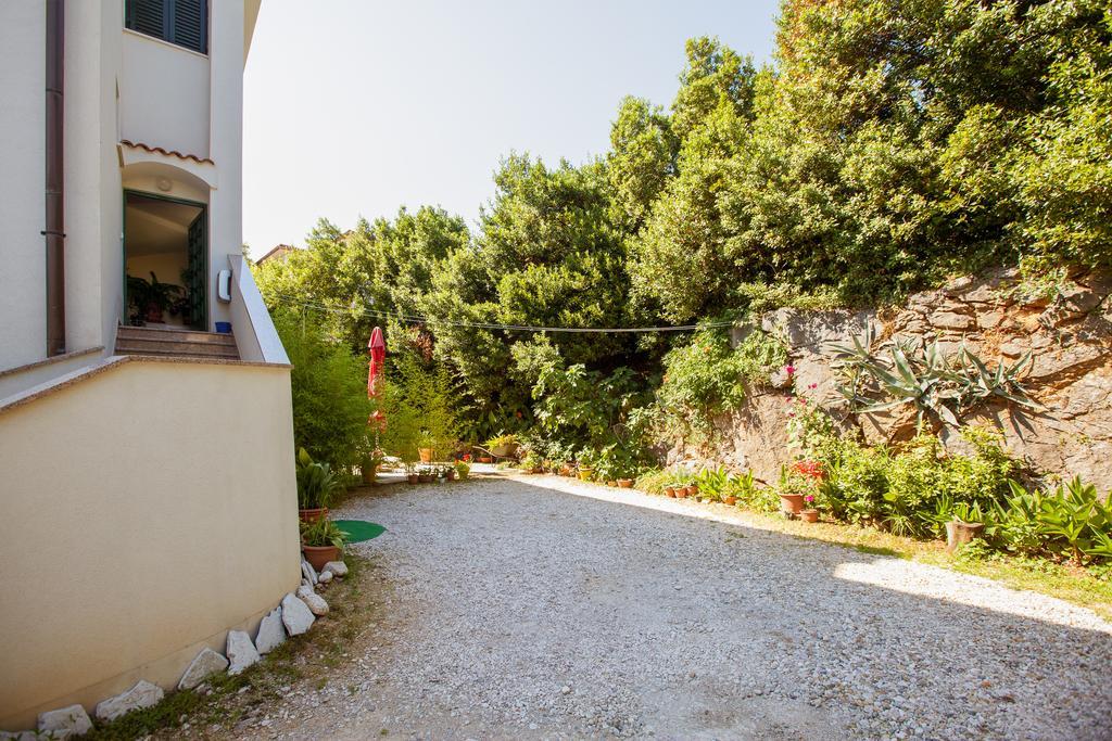 Apartments Delfin Krk Town Bagian luar foto