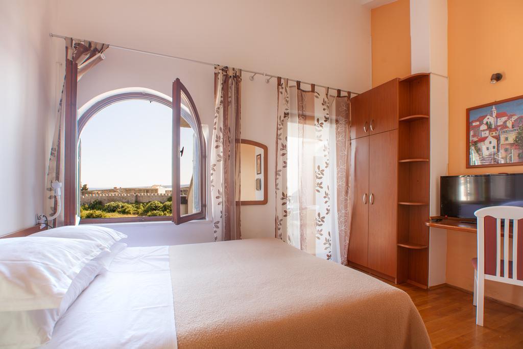 Apartments Delfin Krk Town Bagian luar foto