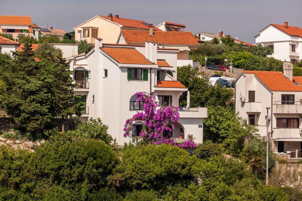 Apartments Delfin Krk Town Bagian luar foto